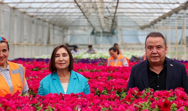 selvi-kilicdaroglu-buyuksehirin-bitki-uretim-tesisini-gezdi-AGgBsq4y.jpg
