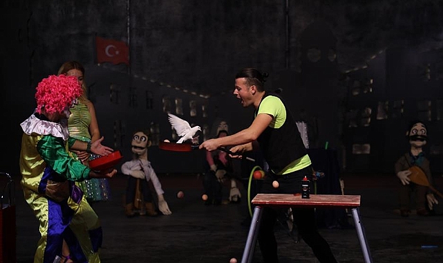 cocuklar-sirk-gosterisi-ve-kukla-sovla-eglendi-44ka24lI.jpg