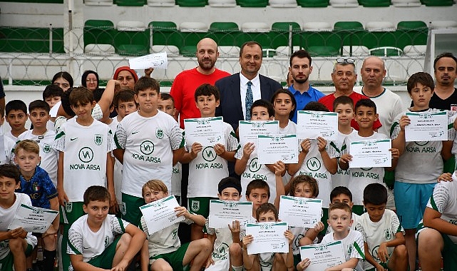 iznikspor-yaz-futbol-okulunda-sertifika-heyecani-9jPsFXEI.jpg