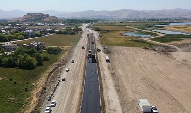 van-sahil-yolunda-asfalt-calismalari-basladi-tnum8Xz5.jpg