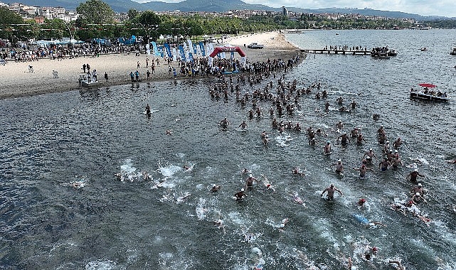 zeytinburnu-masterler-yuzme-takimi-2-bin-650-metreye-kulac-atti-fvyTzfK1.jpg