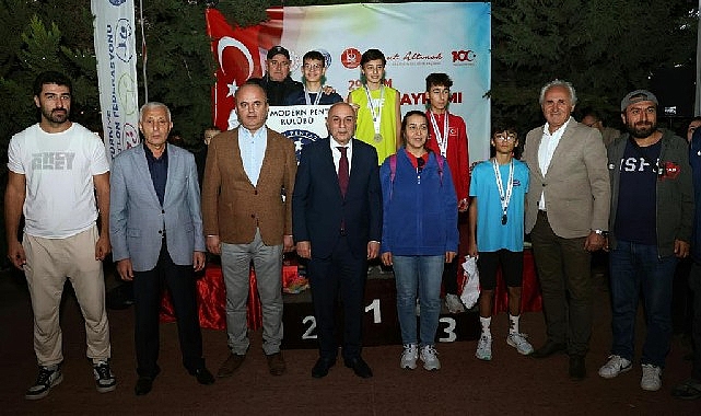 cumhuriyetin-100-yilina-ozel-laser-run-yarislari-ataturk-botanik-bahcesinde-duzenlendi-AeNeWfjy.jpg