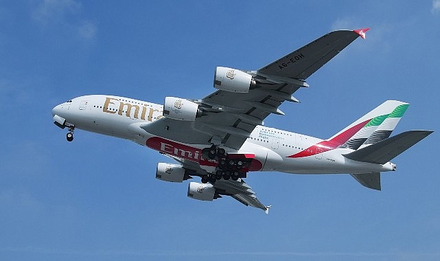 emirates-100-surdurulebilir-havacilik-yakiti-ile-a380-gosteri-ucusu-gerceklestiren-dunyanin-ilk-havayolu-sirketi-cMN1eBUZ.jpg