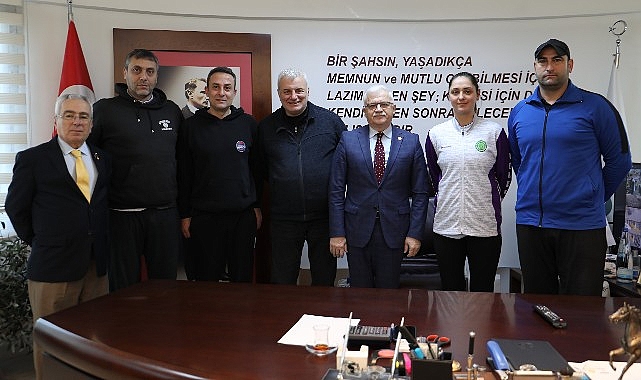 burhaniye-belediyesi-2voleybol-turnuvasi-katilimcilarindan-baskan-devecilere-ziyaret-WvTL8pVV.jpg