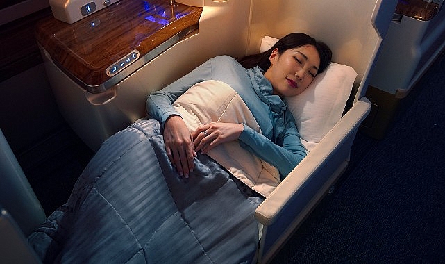 emirates-business-class-yolcularini-uzun-ucuslarda-daha-rahat-ettirecek-yeni-ucak-ici-kiyafet-setini-VyrmUYTw.jpg