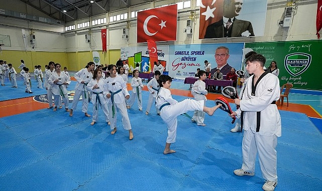 gaziemirin-taekwondocularindan-kusak-mucadelesi-Yi5PKVqC.jpg