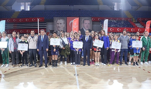 okul-sporlari-kucukler-voleybol-grup-musabakalari-izmirde-basladi-fumNCcyb.jpg