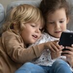 cocuklarda-ekran-bagimliligi-sasilik-nedeni-J5QeYXq2.jpg