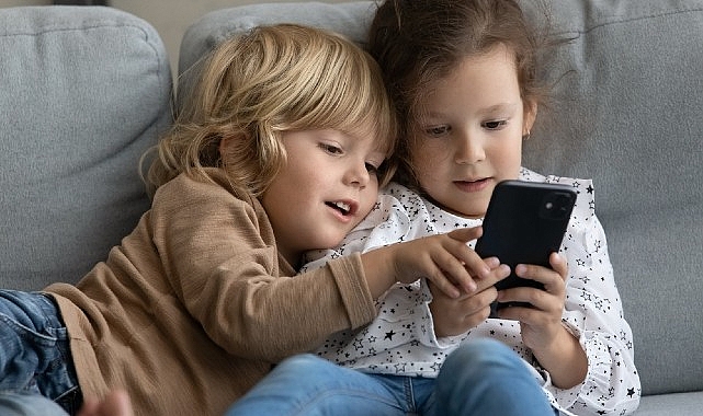 cocuklarda-ekran-bagimliligi-sasilik-nedeni-J5QeYXq2.jpg