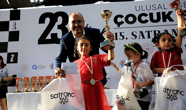 23-nisan-satranc-turnuvasi-sona-erdi-ZINkQbYw.jpg