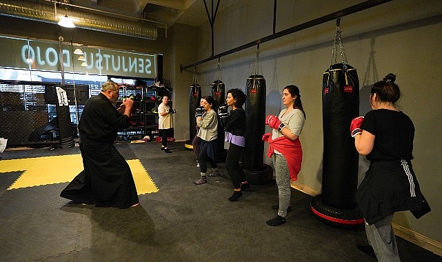 beylikduzu-belediyesi-ilcedeki-kadinlarin-mental-ve-fiziksel-guclenmeleri-amaciyla-oz-savunma-egitimleri-duzenliyor-d4an2eq9.jpg