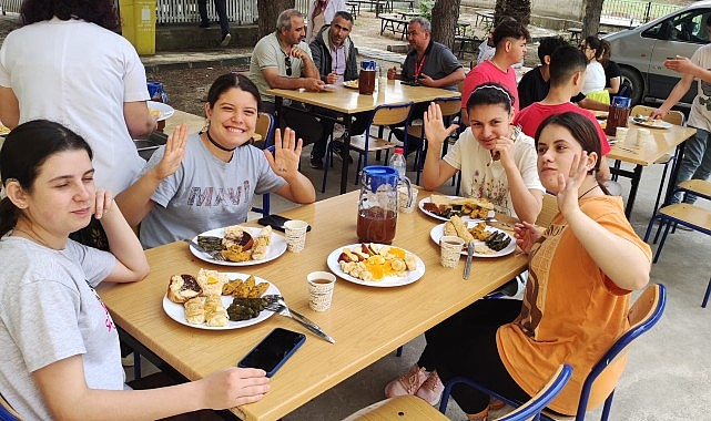 izmirde-okulumda-saglikli-besleniyorum-programi-devam-ediyor-LGSZKJtY.jpg