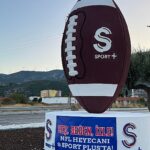 s-sport-plus-nfl-icin-kirkagacta-kavuna-benzer-amerikan-futbol-topu-heykeli-dikti.jpg