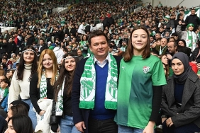 baskan-aydin-bursasporun-macini-ogrencilerle-birlikte-izledi.jpg