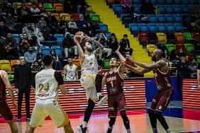 buyuksehir-bandirma-bordo-basketbola-sans-tanimadi.jpg