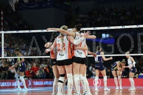 eczacibasi-dynavit-axa-sigorta-kupa-voleyde-2-oldu.jpg
