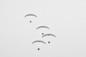 katar-paramotor-milli-takimindan-baskan-ustaya-tesekkur-plaketi.jpg
