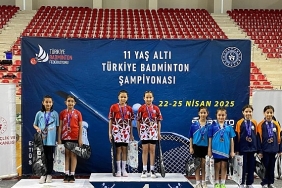 osmangazi-belediyesporun-genc-badmintonculari-goz-doldurdu.jpg