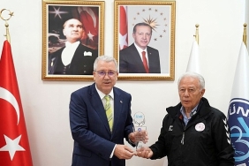 rektor-prof-dr-budak-sporun-ve-sporcunun-her-daim-yanindayiz.jpg