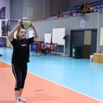 baskan-cercioglu-minik-sporculari-voleybolla-bulusturuyor.jpg