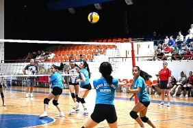 kemer-belediye-voleybol-takimi-galibiyetle-basladi.jpg