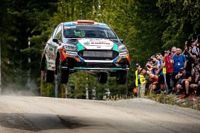 castrol-ford-team-turkiye-finlandiya-rallisinde-podyumda-sampiyonluk-mucadelesi-orta-avrupa-rallisine-tasindi.jpg