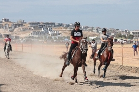 turkiyenin-sampiyon-atlari-menemende-yaristi.jpg