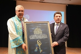 adalet-bakani-tunc-ege-universitesi-ile-gurur-duyuyoruz.jpg