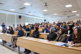 kto-karatay-universitesinde-ihracat-uzmanligi-egitim-programinin-kapanis-oturumu-gerceklesti.jpg