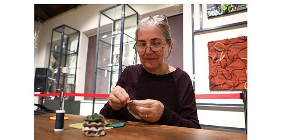 Atık kumaşlar kadınların emeğiyle yılbaşı neşesine dönüştü