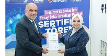 canik-belediyesiyle-yapay-zeka-ogrenen-kadinlarin-sertifika-coskusu.jpg