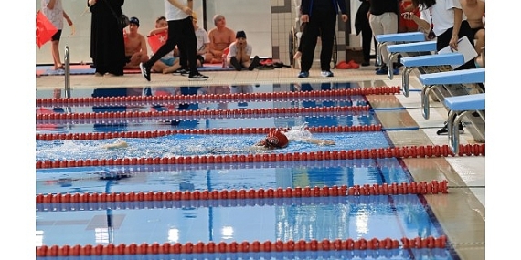 İBB’den Dünya Engelliler Günü’nde Anlamlı Yüzme Etkinliği