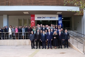 rektor-prof-dr-budak-bu-basari-ege-universitesi-ailesinin-topyekun-gayretinin-urunudur.jpg