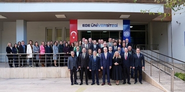 rektor-prof-dr-budak-bu-basari-ege-universitesi-ailesinin-topyekun-gayretinin-urunudur.jpg