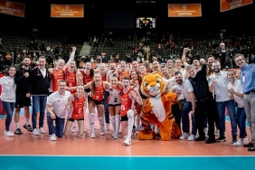 eczacibasi-dynavit-vero-volley-milanoya-gecit-vermedi.jpg