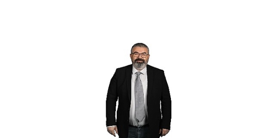 Acıbadem Üniversitesi Psikoloji Bölümü Öğretim Üyesi Prof. Dr. Murat Kurt, Dijital Çağda “Zihin Erozyonu” Yaşandığına dikkat çekiyor:  “Cebimizdeki Ekran, Hafızamızı Ele Geçiriyor”