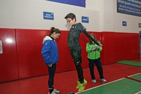 baskan-unsaldan-sportif-yetenek-olcum-merkezine-ziyaret.jpg