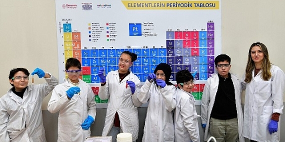 Bornovalı çocukların Kış Bilim Kampı heyecanı