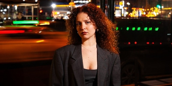 Hesaplaşma değil, bir kabulleniş: Nil Dönmez’den ‘Tut Elimi’ yayında!