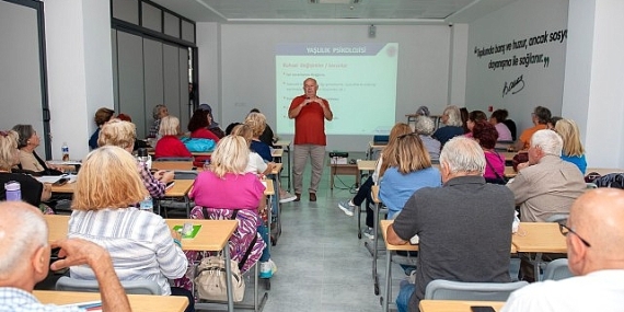 Karşıyaka’nın 3. Yaş Üniversitesi’nde 2. dönem başladı