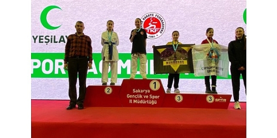 Kartepeli Karateciler Sakarya’da Kürsüyü Kapatmadı