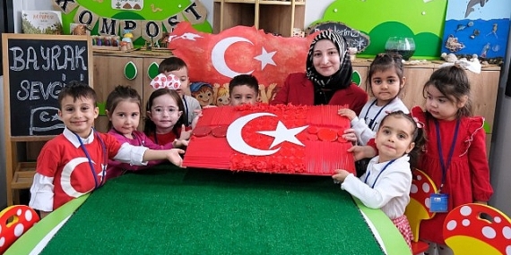 Lokomotif’te ilk ders zili “Bayrak Sevgisi” ile çaldı