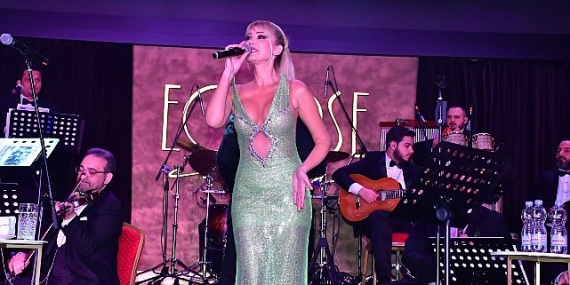 Petek Dinçöz Batum’u Salladı: 14 Şubat’ın En Şık Kadını Benim!