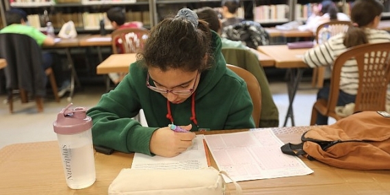 Efes Selçuk Belediyesi’nden Sınav Yolundaki Öğrencilere Destek