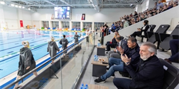 Göztepe’nin Avrupa zaferine Başkan Tugay da eşlik etti