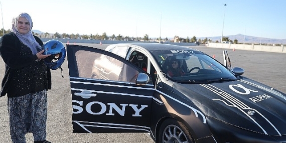 Nevşehir’de Şalvarını Giyip Gelen Kadınlara Özel Slalom Sürüşü