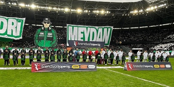 O çocuklar maçta yerlerini aldı