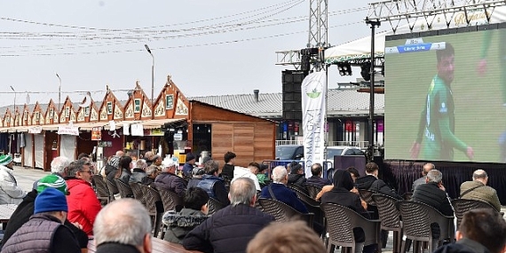 Osmangazi Meydanı’nda Bursaspor Coşkusu Yaşandı