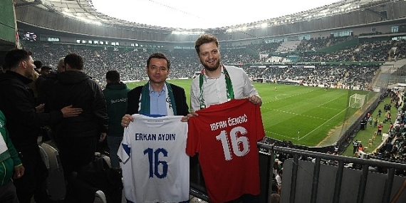 Bursaspor Tribünlerinde Kardeşlik ve Coşku Bir Arada