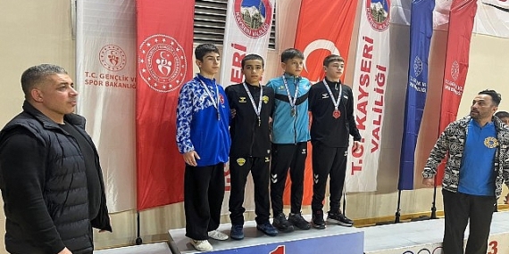 Büyükşehirli Güreşçilerden Madalya Yağmuru